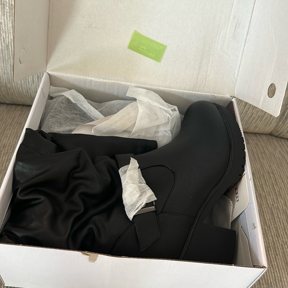 Super cute- Dream Pairs knee high boots. BRAND NEW IN BOX - Picture 3 of 7